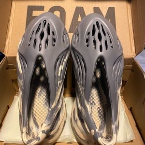 Yeezy Foam Runner Moon Grey SZ 9